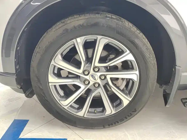 Ford Explorer — Фото автомобиля 6