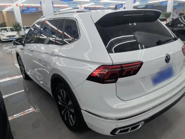 Volkswagen Tiguan L — Фото автомобиля 4