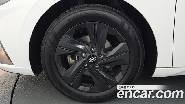 Hyundai Avante CN7 — Фото автомобиля 5