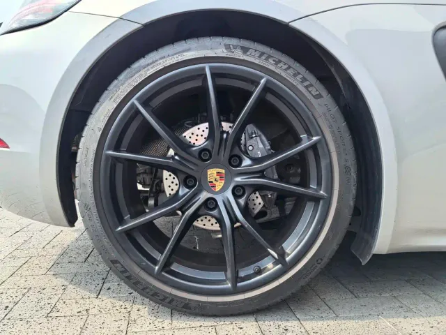 Porsche 718 — Фото автомобиля 12