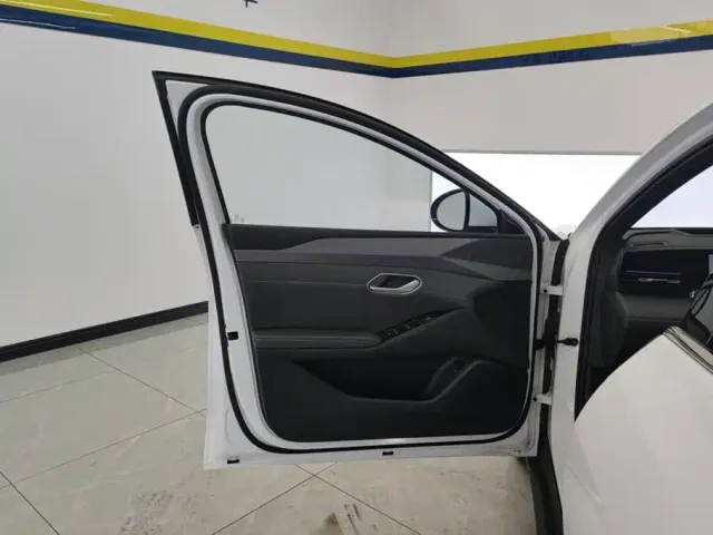 BYD Qin L — Фото автомобиля 7