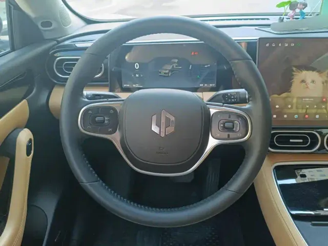 Leapmotor C11 — Фото автомобиля 15