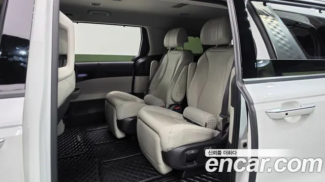 Kia Carnival Generation 4 — Фото автомобиля 11