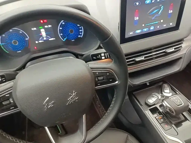 Hongqi E-QM5 — Фото автомобиля 13