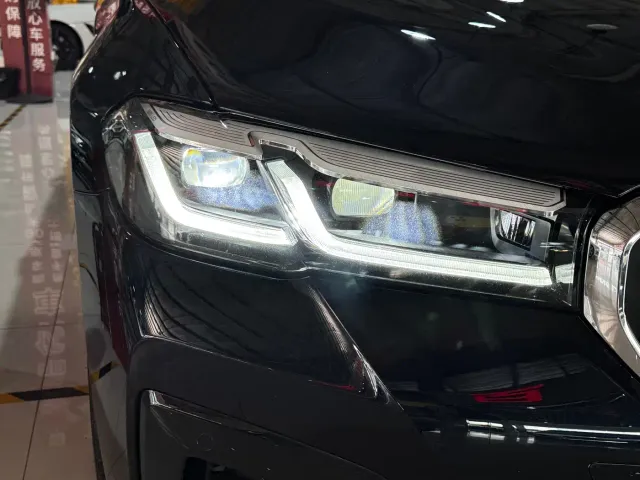 BMW 5 Series — Фото автомобиля 5