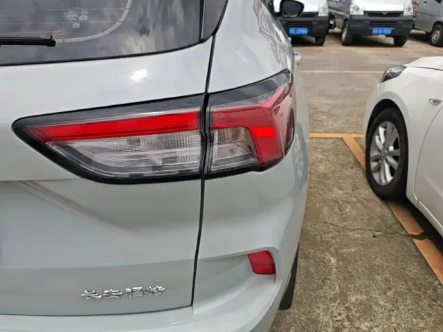 Ford Escape — Фото автомобиля 7