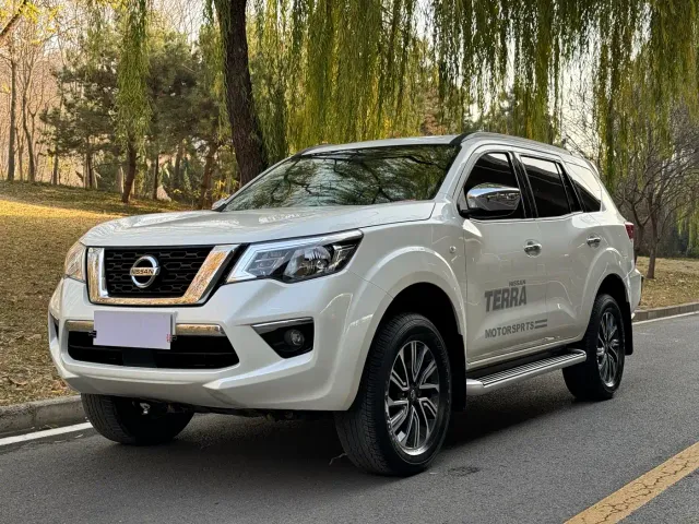Фотография автомобиля — Nissan Terra