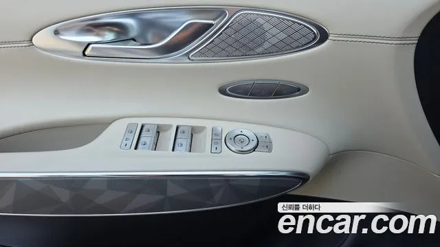 Genesis GV70 — Фото автомобиля 28