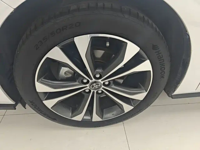Toyota Granvia 2022 2.5L Hybrid Premium Edition — Фото автомобиля 22