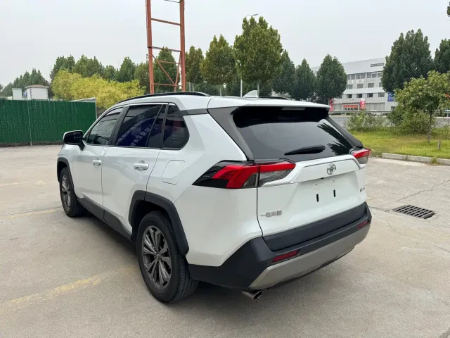 Toyota RAV4 — Фото автомобиля 15
