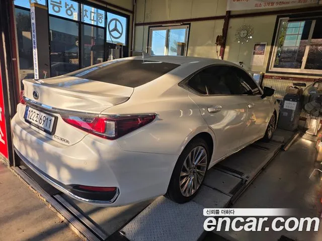 Lexus ES 7th Gen — Фото автомобиля 10