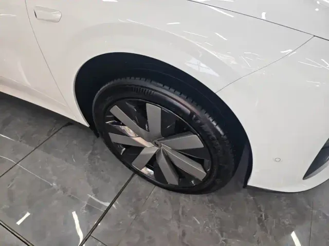 Li Auto i6 — Фото автомобиля 22
