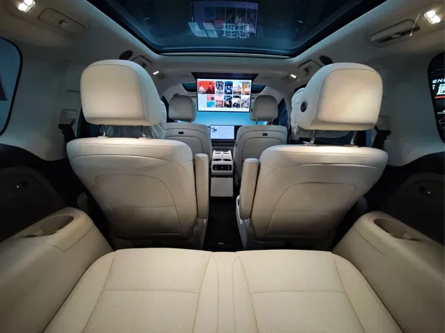 Li Auto i8 — Фото автомобиля 3