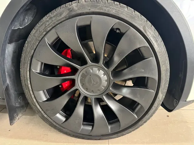 Tesla Model Y — Фото автомобиля 5