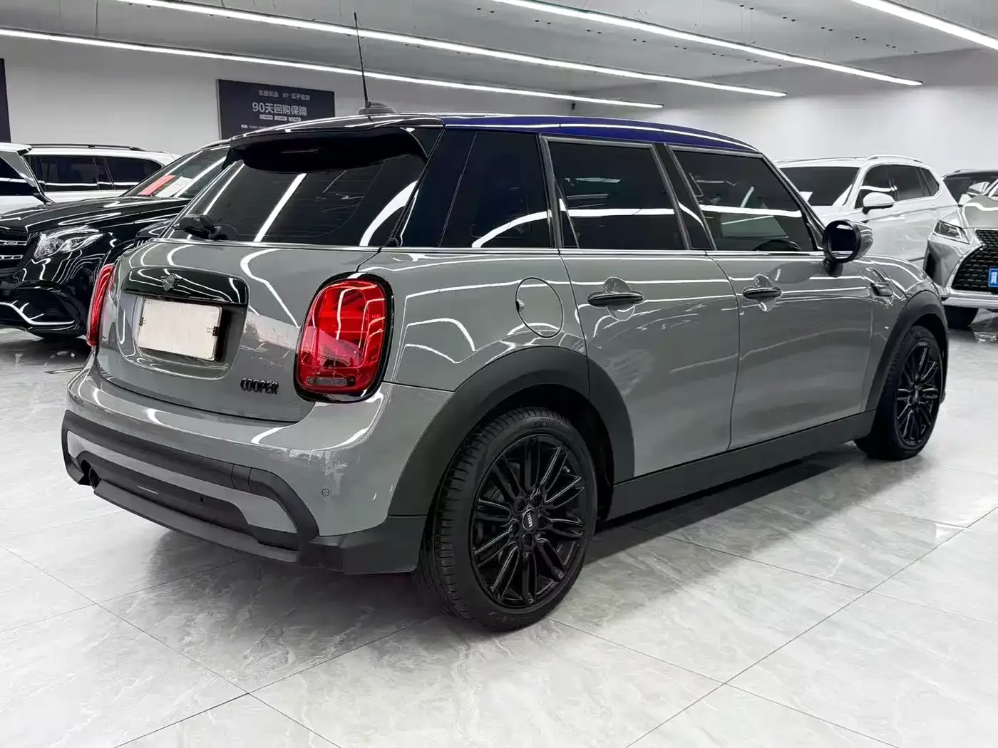 MINI MINI 2022 1.5T Camden Limited Edition 5-Door — Фото автомобиля 4