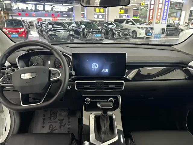 Geely Binyue — Фото автомобиля 10