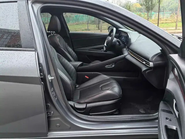 Hyundai Elantra — Фото автомобиля 12