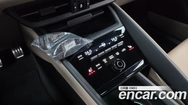 Porsche Macan Electric — Фото автомобиля 23