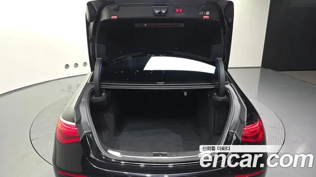 Mercedes-Benz S-Class — Фото автомобиля 20