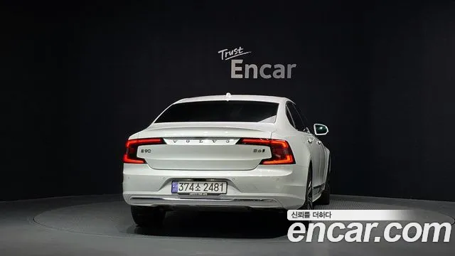 Volvo S90 — Фото автомобиля 4