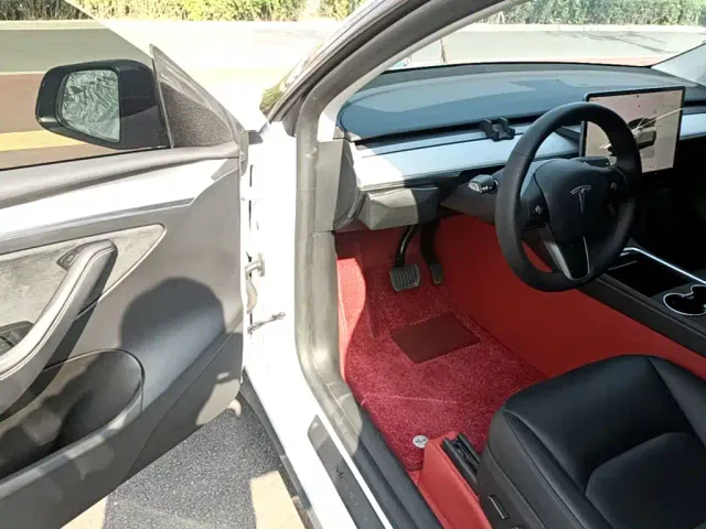 Tesla Model Y — Фото автомобиля 15