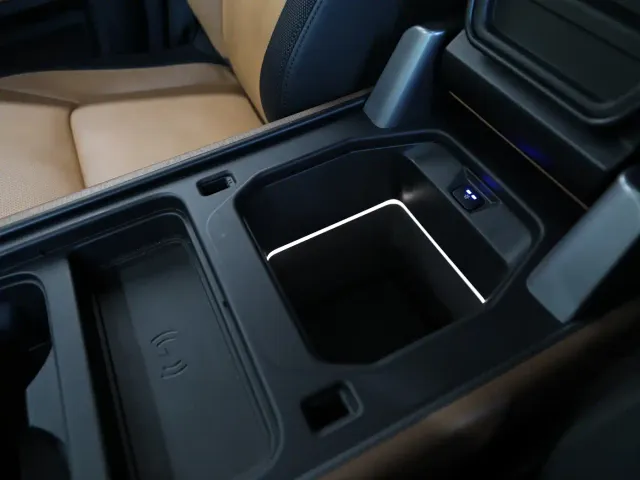 Land Rover Defender — Фото автомобиля 12