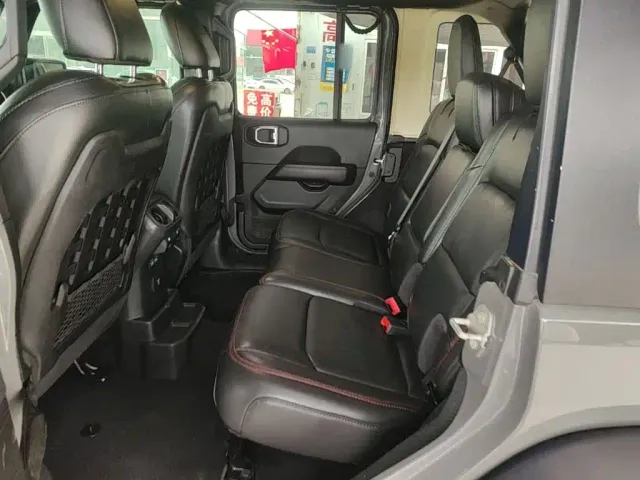 Jeep Wrangler — Фото автомобиля 16