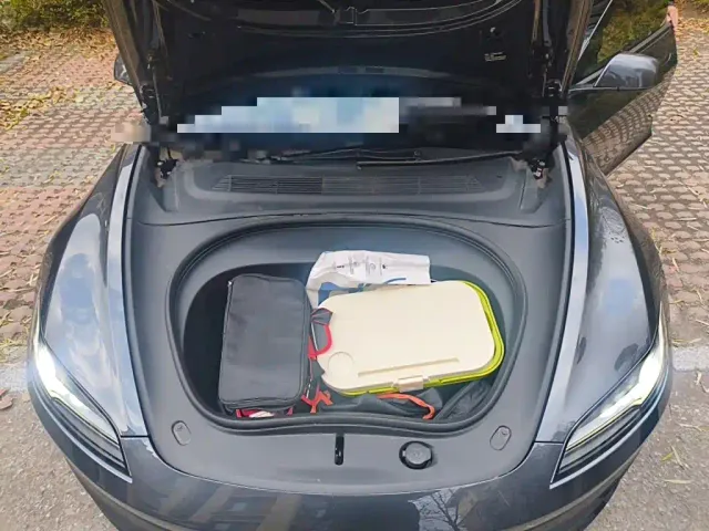 Tesla Model 3 — Фото автомобиля 16