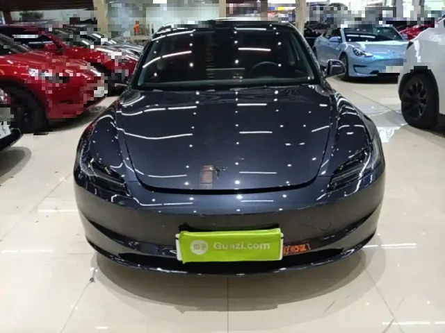 Tesla Model 3 — Фото автомобиля 2