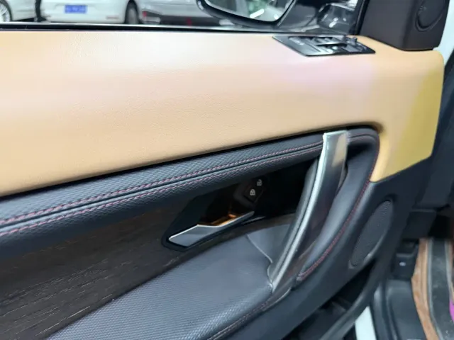 Land Rover Discovery Sport — Фото автомобиля 9