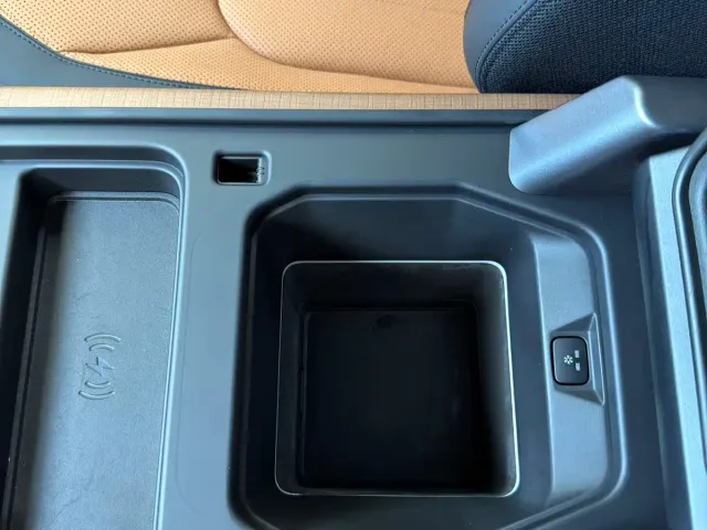 Land Rover Defender — Фото автомобиля 16