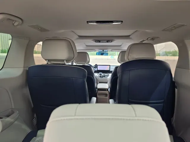 Roewe iMAX8 — Фото автомобиля 7