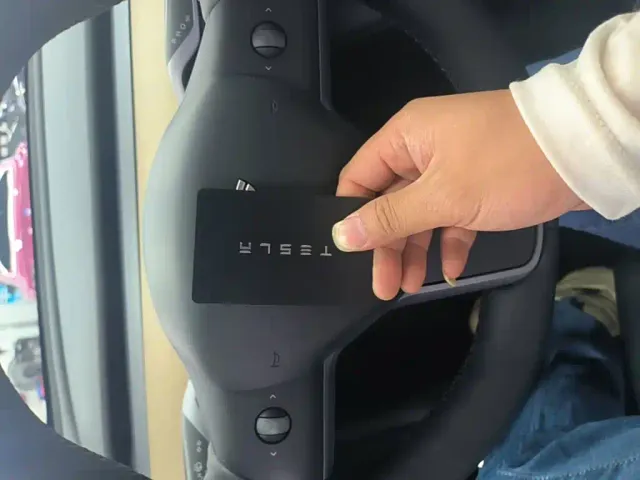 Tesla Model Y — Фото автомобиля 8