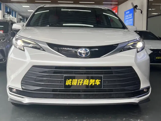 Фотография автомобиля — Toyota Sienna