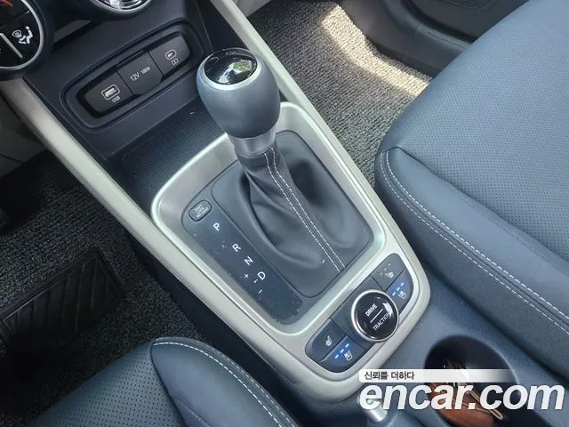 Hyundai Venue — Фото автомобиля 8