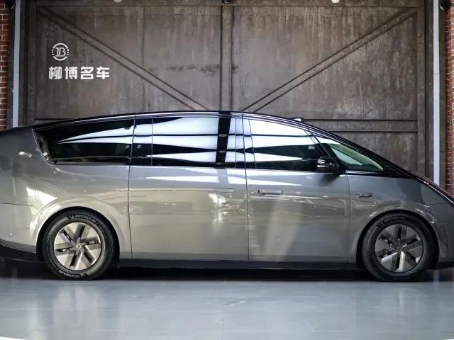 Li Auto MEGA — Фото автомобиля 4