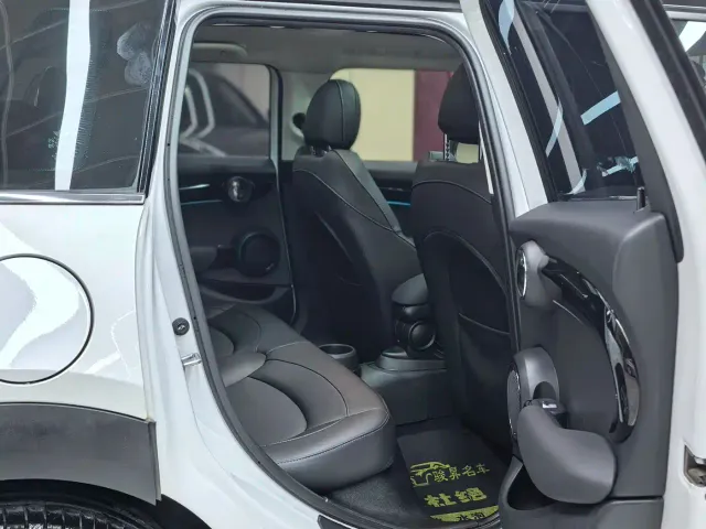MINI Hatch — Фото автомобиля 13