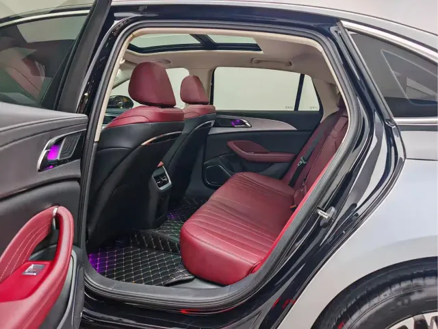 Hongqi H5 — Фото автомобиля 6