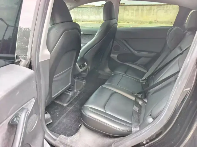 Tesla Model Y — Фото автомобиля 4