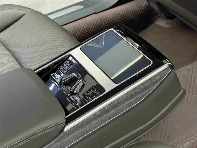 Audi A8 — Фото автомобиля 10