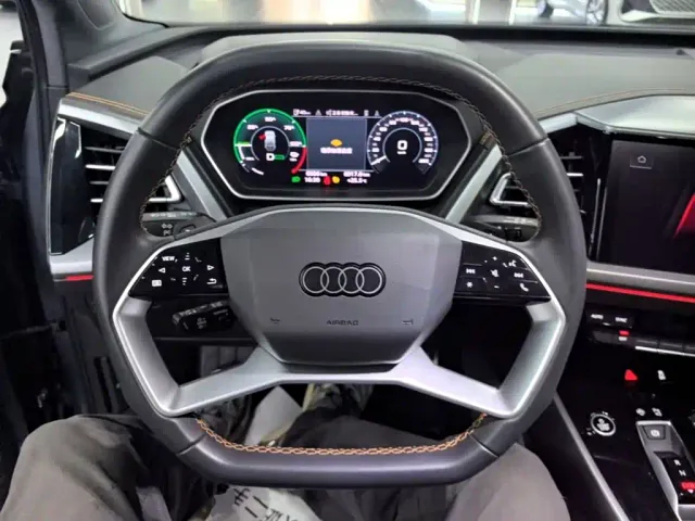 Audi Q4 e-tron — Фото автомобиля 10