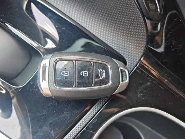 Hyundai Elantra — Фото автомобиля 8