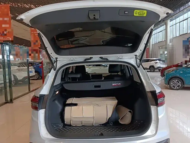 Geely Binyue — Фото автомобиля 18