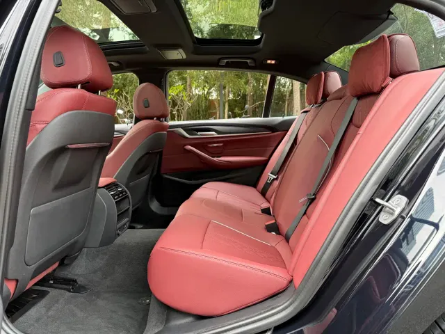 BMW 5 Series — Фото автомобиля 14
