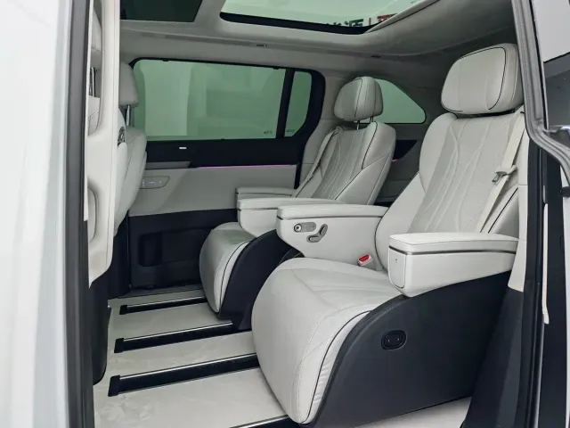 Xpeng X9 — Фото автомобиля 5