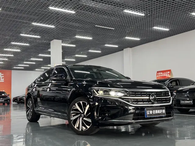 Volkswagen Passat — Фото автомобиля 3