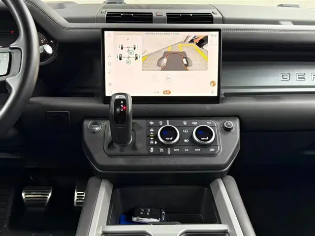 Land Rover Defender — Фото автомобиля 11