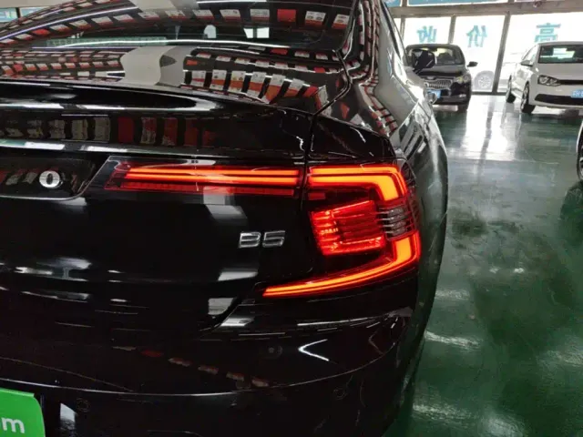 Volvo S90 — Фото автомобиля 7
