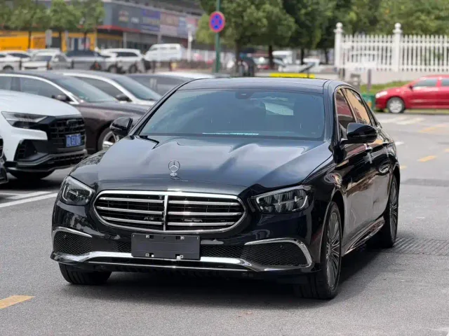 Mercedes-Benz E-Class — Фото автомобиля 2