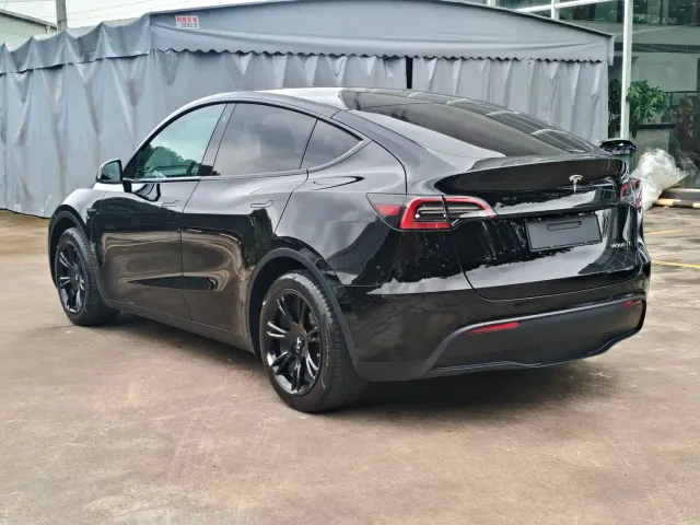 Tesla Model Y — Фото автомобиля 4